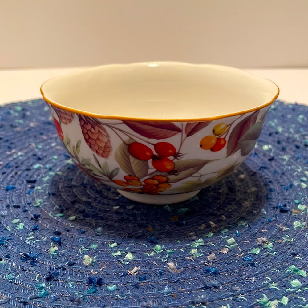 Set of Four Autumn Pinecone/berries Bowls